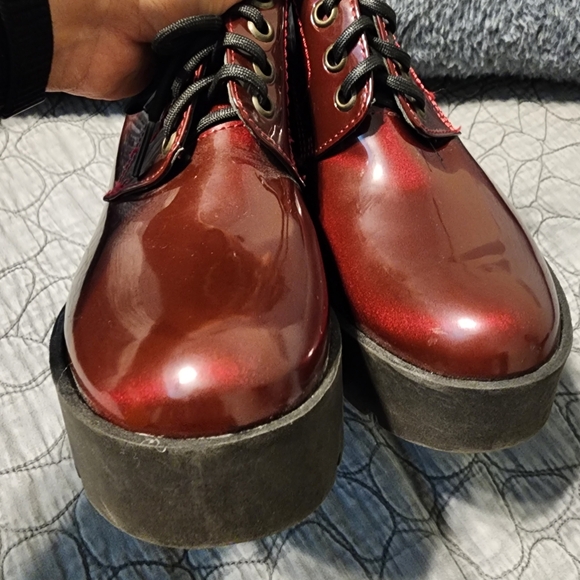 Women's Burgundy Platform Oxford Shoes - Picture 8 of 8